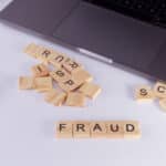 Se representa la palabra del fraude. Tema a tratar en el texto